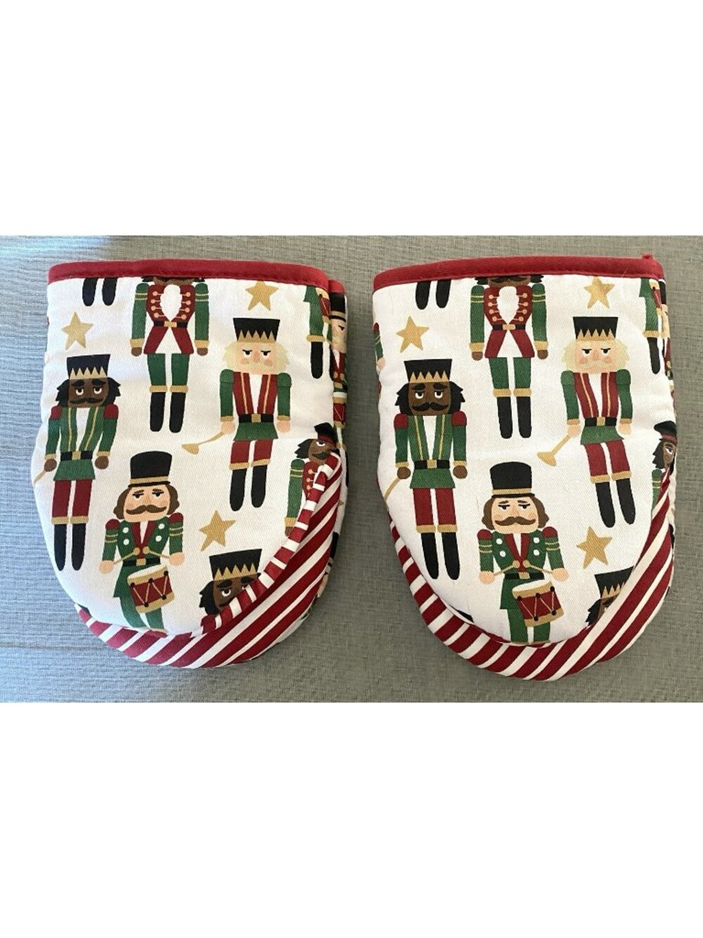 Pair Ritz Christmas Toy Soldiers Candy Cane Stripes With Silicone Oven Mitts